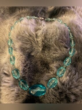 Beautiful Aqua Faceted Glass Crystal Statement Necklace - Women Jewelry i